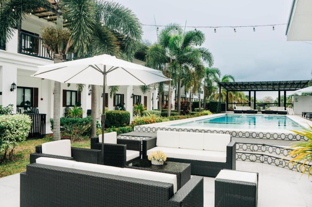 The Mansion Hotel Mabalacat Exterior photo