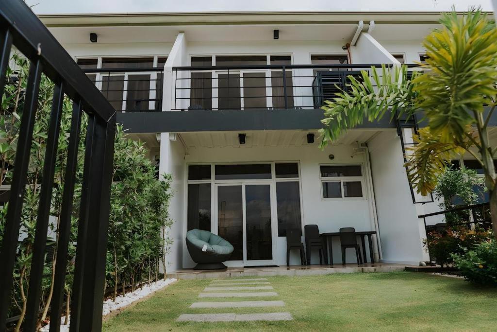 The Mansion Hotel Mabalacat Exterior photo