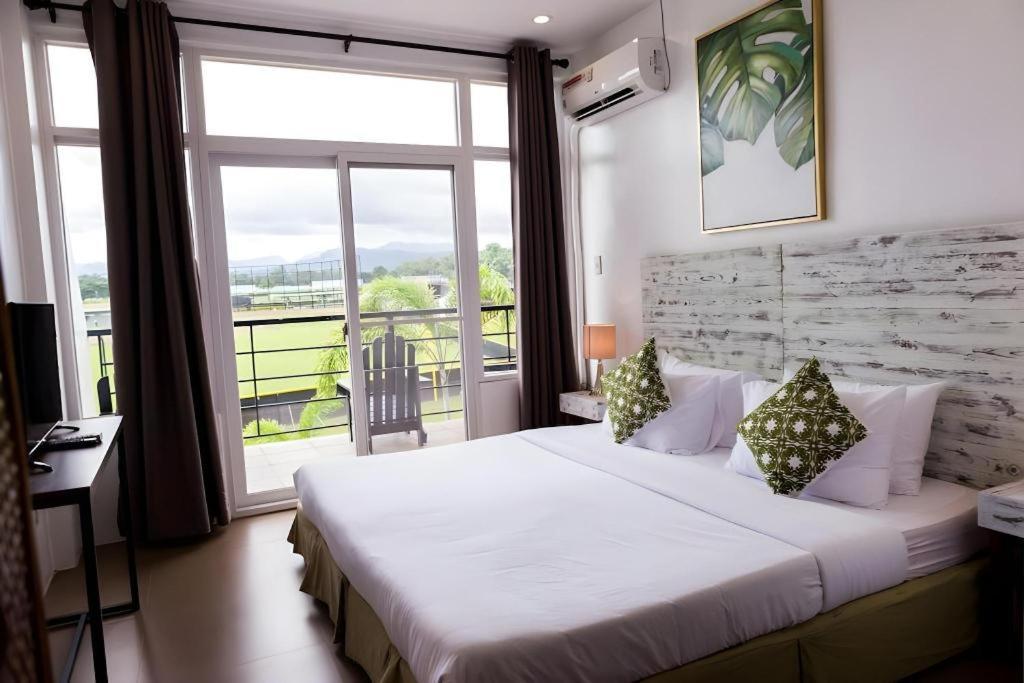 The Mansion Hotel Mabalacat Exterior photo
