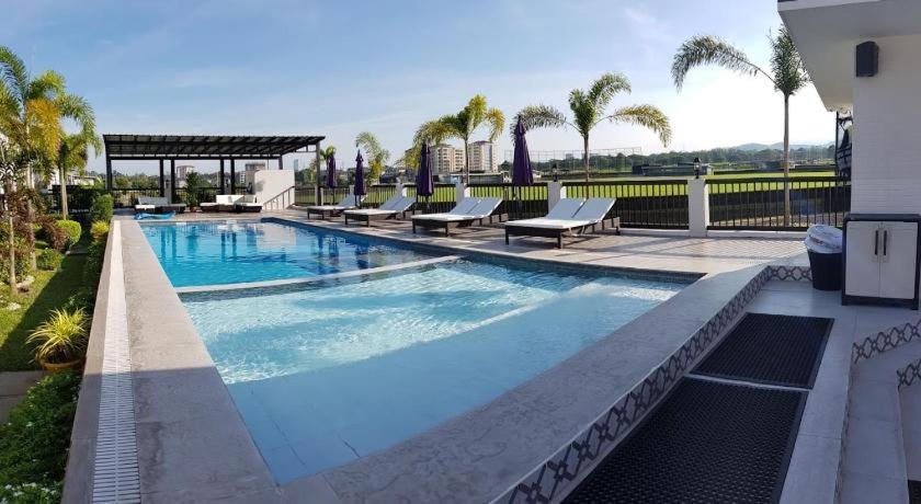 The Mansion Hotel Mabalacat Exterior photo
