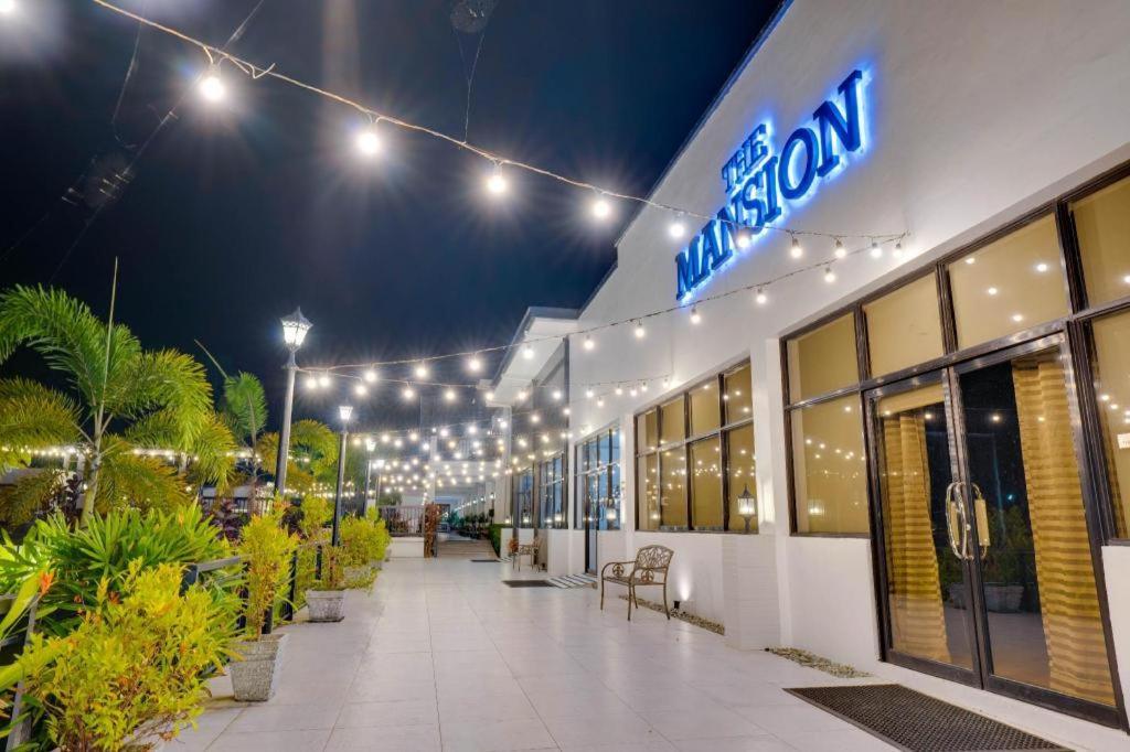 The Mansion Hotel Mabalacat Exterior photo