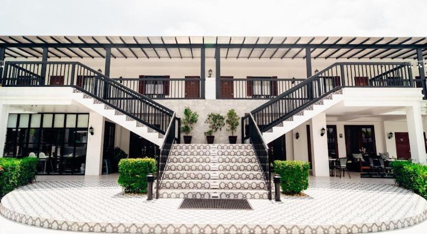The Mansion Hotel Mabalacat Exterior photo